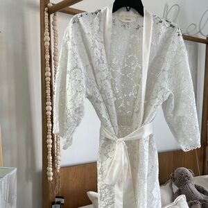 Soma White Lace Kimono Robe